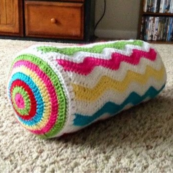Crochet accent pillows for home decoration… - Picture 4 of 5